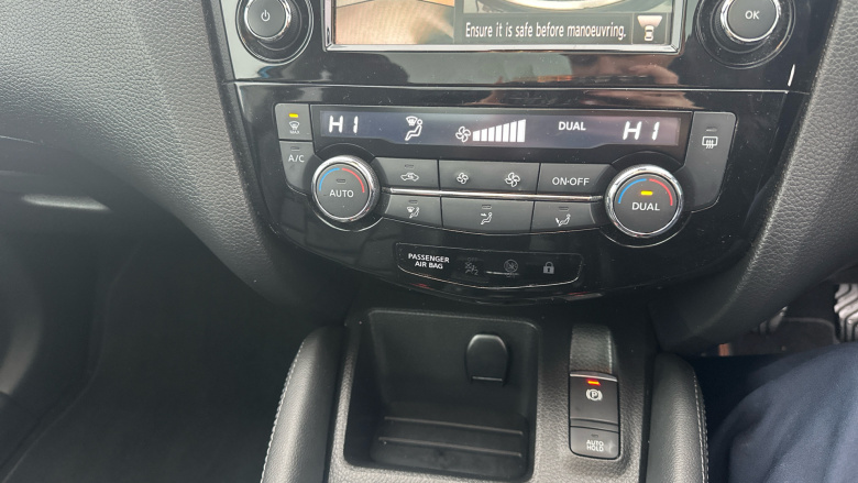 Nissan Qashqai 1.3 DiG-T N-Motion 5dr Petrol Hatchback